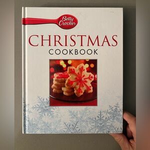 Vintage pre owned Betty Crocker Christmas Cookbook 2011